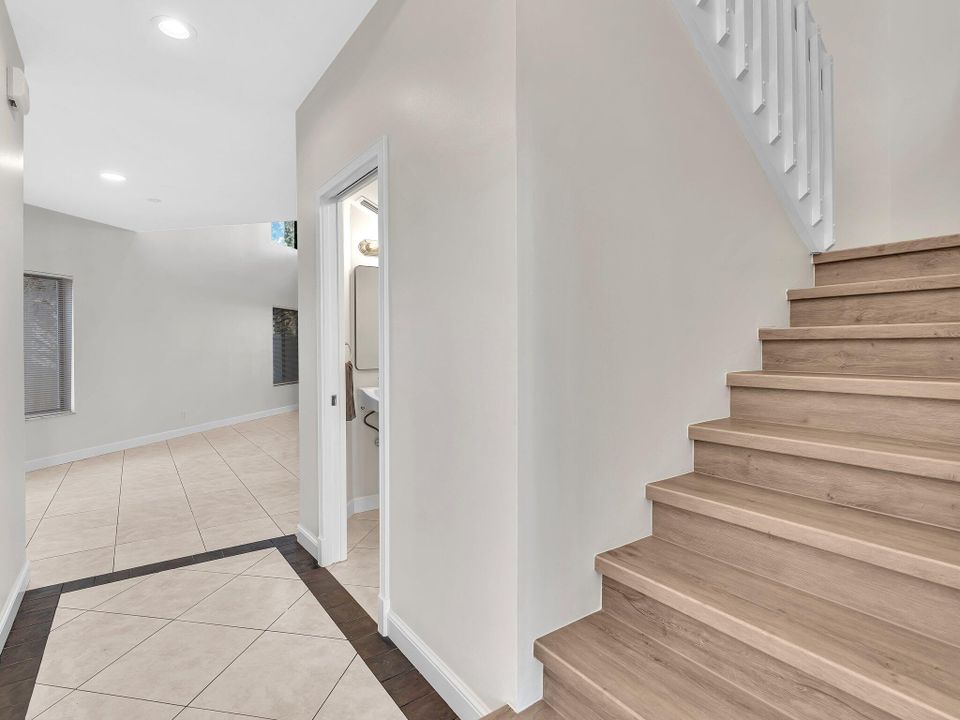 合同活跃: $650,000 (3 贝兹, 2 浴室, 1593 平方英尺)