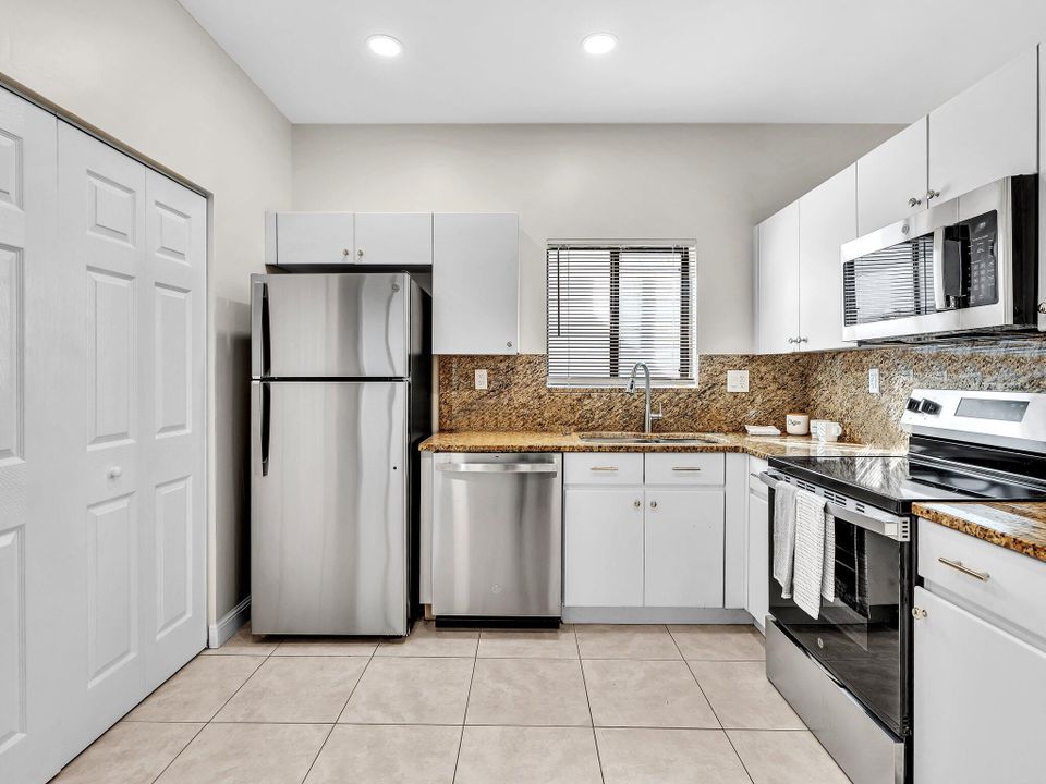 合同活跃: $650,000 (3 贝兹, 2 浴室, 1593 平方英尺)