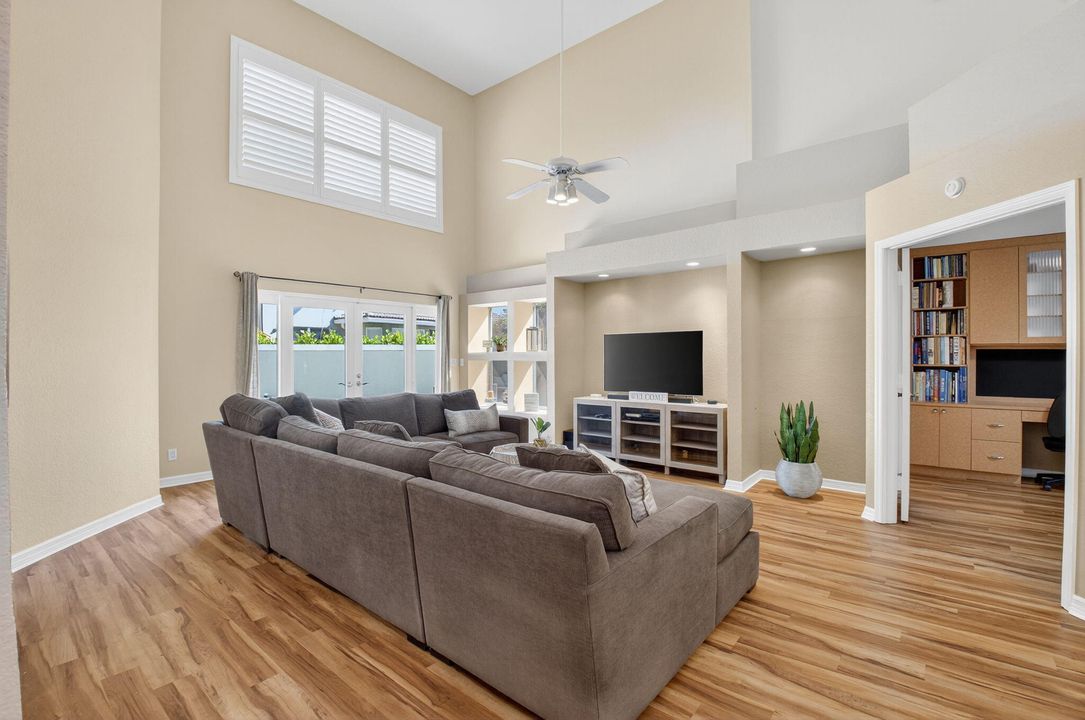 Activo con contrato: $825,000 (4 camas, 3 baños, 2495 Pies cuadrados)