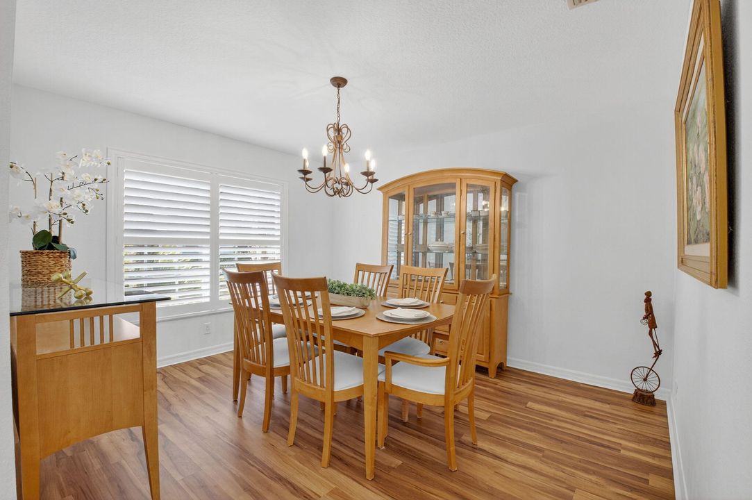 Activo con contrato: $825,000 (4 camas, 3 baños, 2495 Pies cuadrados)