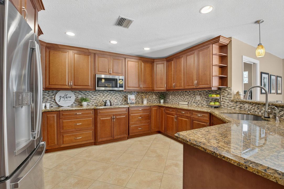 Activo con contrato: $825,000 (4 camas, 3 baños, 2495 Pies cuadrados)