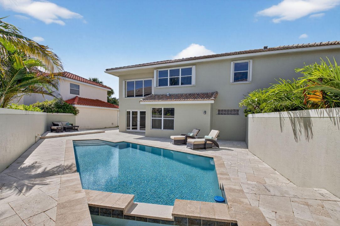 Activo con contrato: $825,000 (4 camas, 3 baños, 2495 Pies cuadrados)