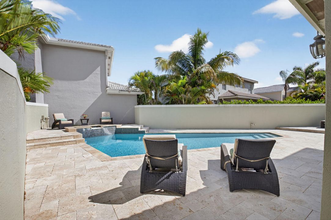 Activo con contrato: $825,000 (4 camas, 3 baños, 2495 Pies cuadrados)