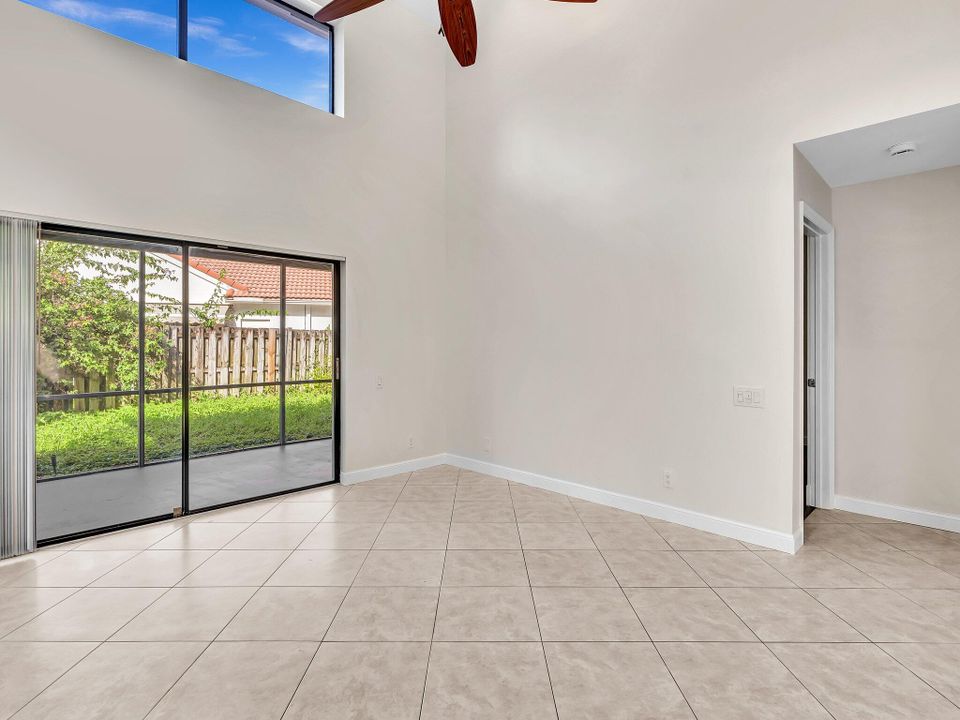 合同活跃: $650,000 (3 贝兹, 2 浴室, 1593 平方英尺)