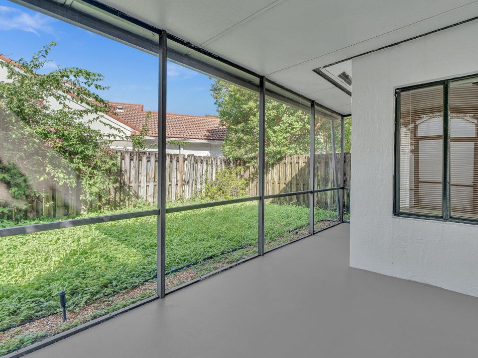 合同活跃: $650,000 (3 贝兹, 2 浴室, 1593 平方英尺)