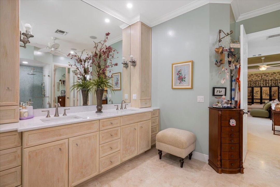 For Sale: $2,150,000 (4 beds, 5 baths, 4036 Square Feet)