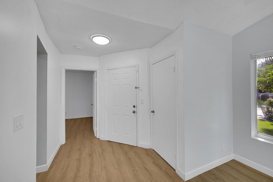 For Sale: $214,900 (2 beds, 2 baths, 1109 Square Feet)