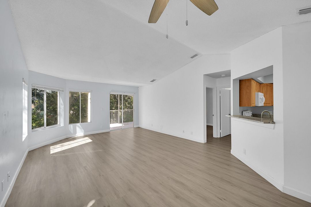 For Sale: $214,900 (2 beds, 2 baths, 1109 Square Feet)