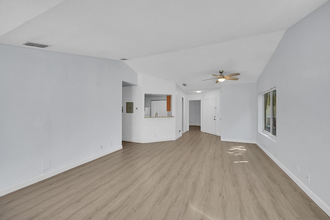 For Sale: $214,900 (2 beds, 2 baths, 1109 Square Feet)