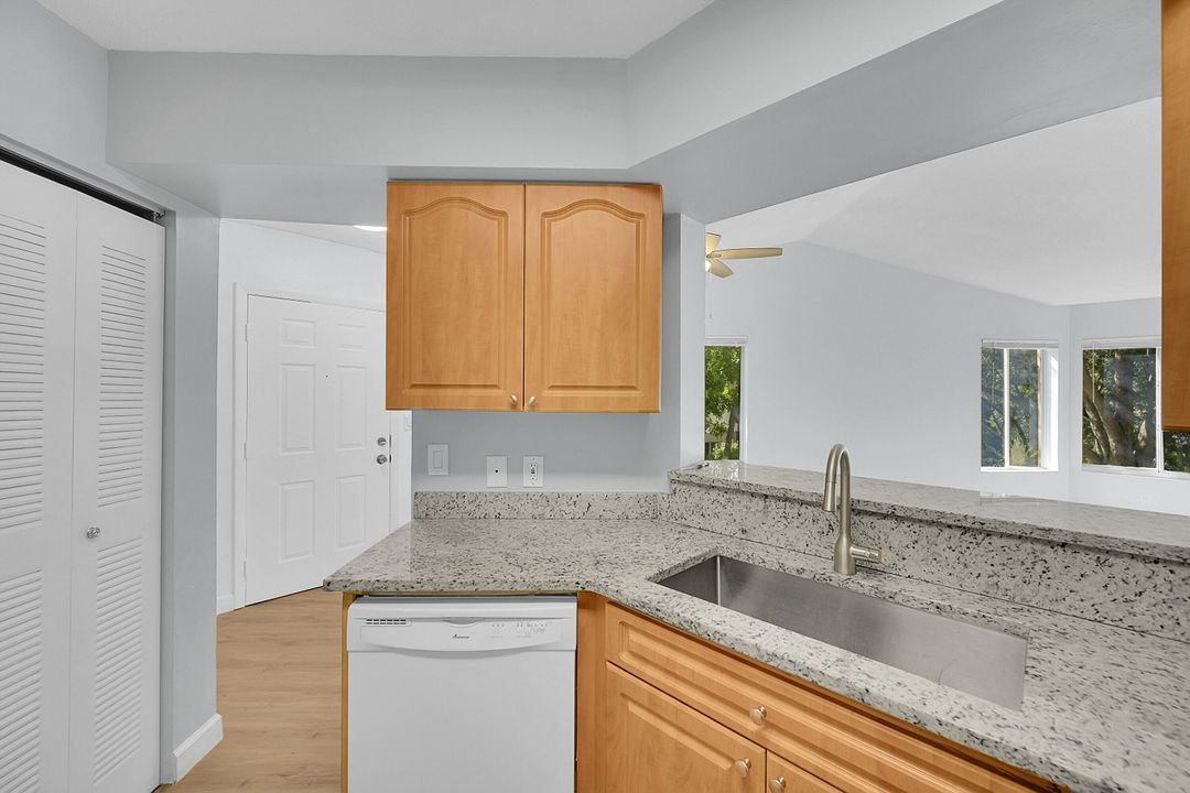 For Sale: $214,900 (2 beds, 2 baths, 1109 Square Feet)