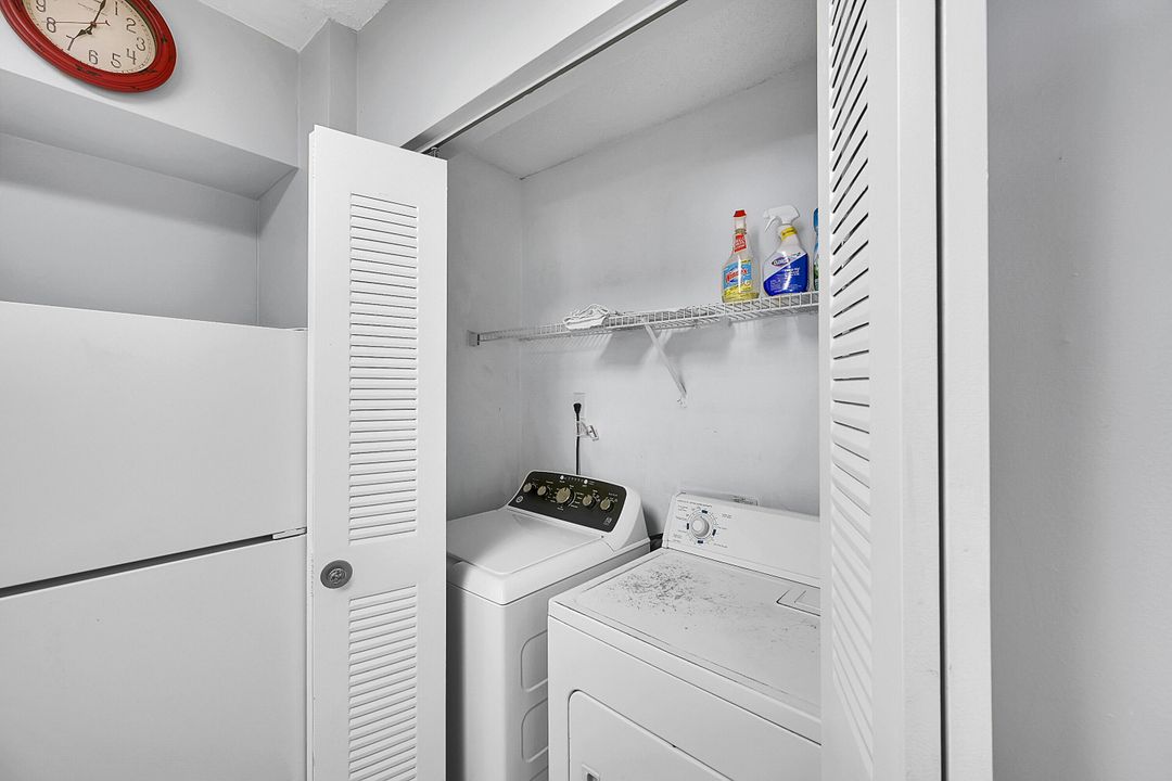 For Sale: $214,900 (2 beds, 2 baths, 1109 Square Feet)