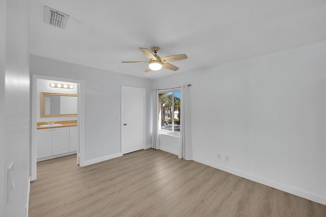 For Sale: $214,900 (2 beds, 2 baths, 1109 Square Feet)