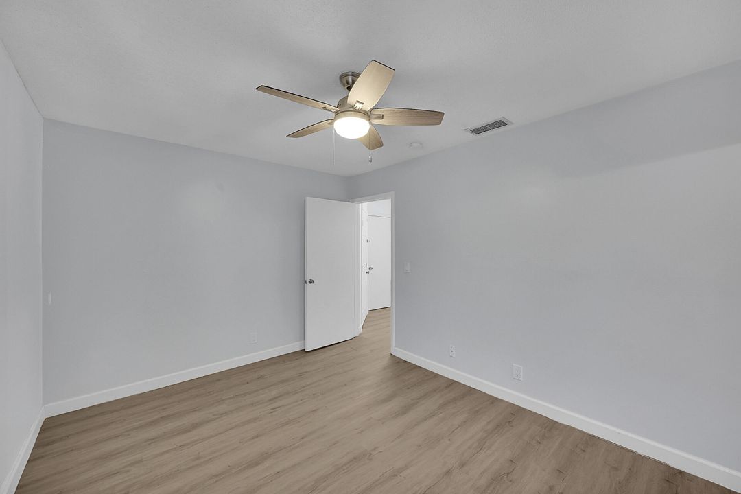 For Sale: $214,900 (2 beds, 2 baths, 1109 Square Feet)