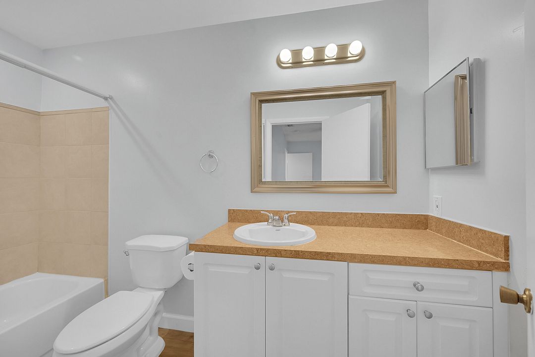 For Sale: $214,900 (2 beds, 2 baths, 1109 Square Feet)