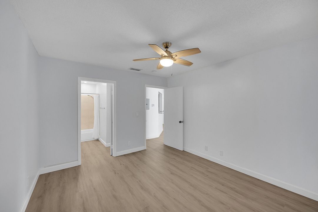 For Sale: $214,900 (2 beds, 2 baths, 1109 Square Feet)