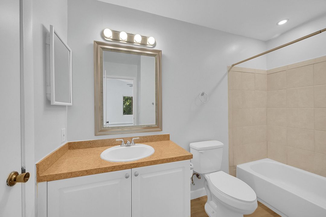 For Sale: $214,900 (2 beds, 2 baths, 1109 Square Feet)