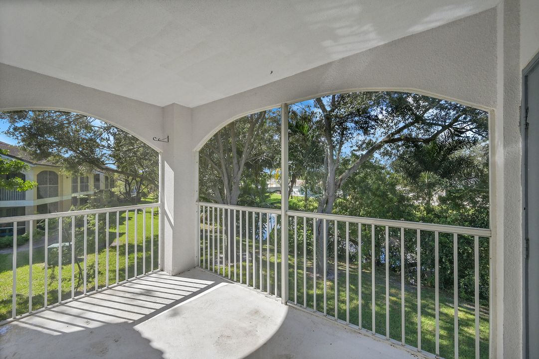 For Sale: $214,900 (2 beds, 2 baths, 1109 Square Feet)