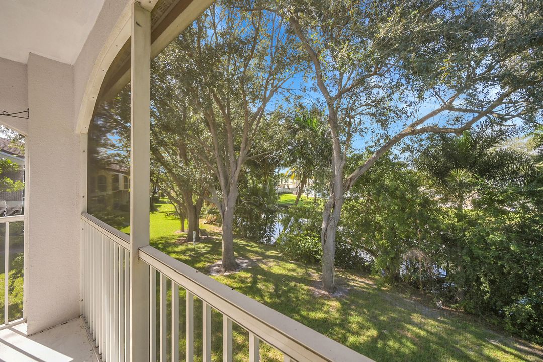 For Sale: $214,900 (2 beds, 2 baths, 1109 Square Feet)