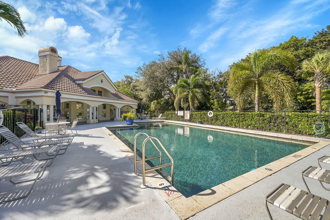 For Sale: $214,900 (2 beds, 2 baths, 1109 Square Feet)