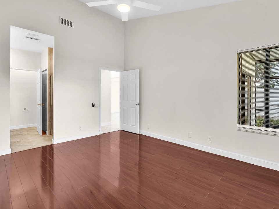 合同活跃: $650,000 (3 贝兹, 2 浴室, 1593 平方英尺)