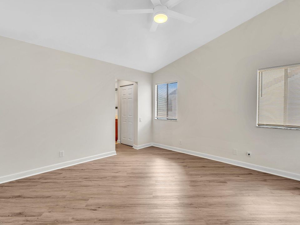 合同活跃: $650,000 (3 贝兹, 2 浴室, 1593 平方英尺)