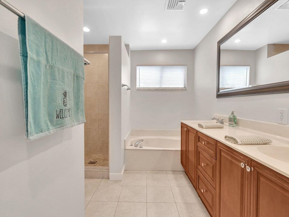 合同活跃: $650,000 (3 贝兹, 2 浴室, 1593 平方英尺)