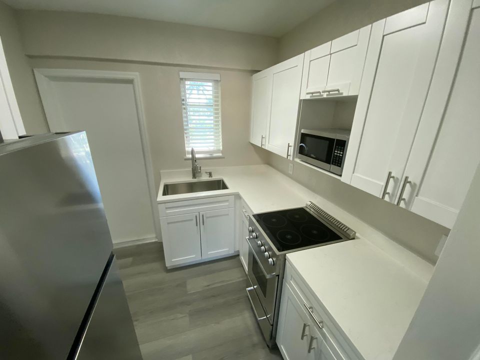 出租: $1,900 (0 贝兹, 1 浴室, 480 平方英尺)