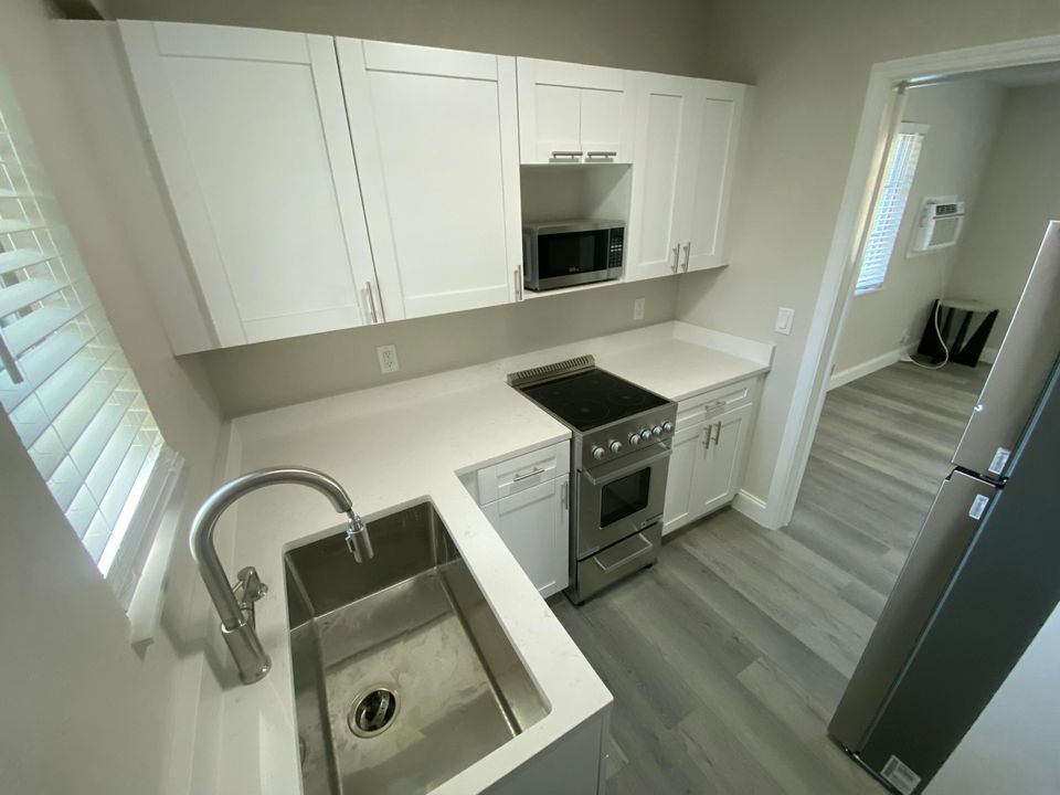 出租: $1,900 (0 贝兹, 1 浴室, 480 平方英尺)