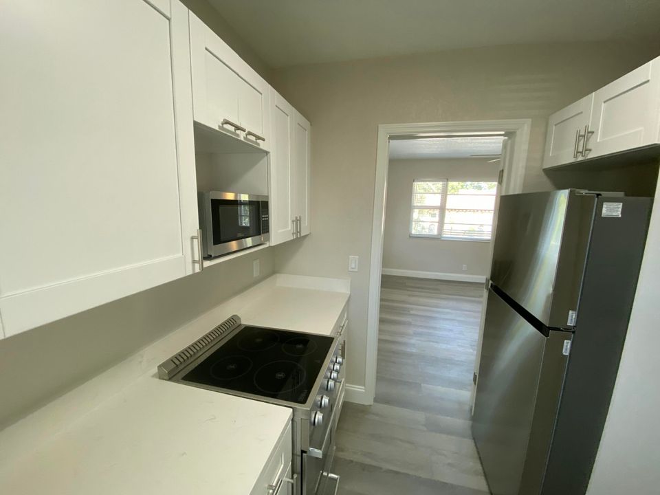 出租: $1,900 (0 贝兹, 1 浴室, 480 平方英尺)