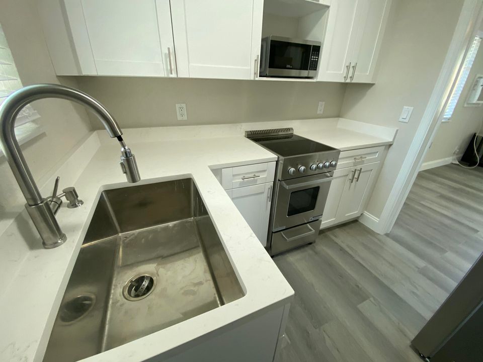 出租: $1,900 (0 贝兹, 1 浴室, 480 平方英尺)