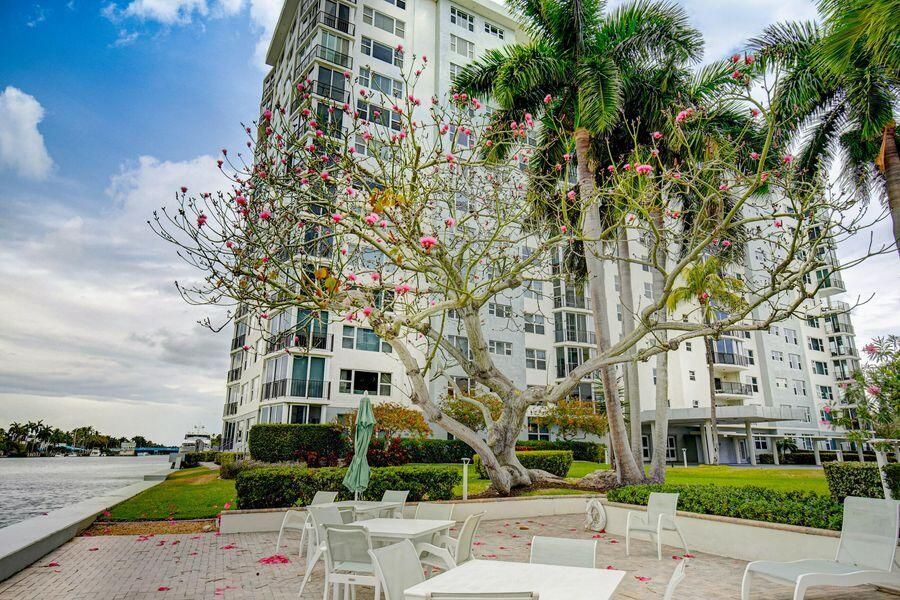 For Sale: $860,000 (2 beds, 2 baths, 1760 Square Feet)