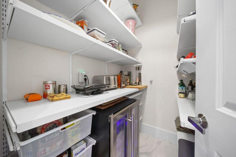 For Sale: $650,000 (3 beds, 3 baths, 2289 Square Feet)