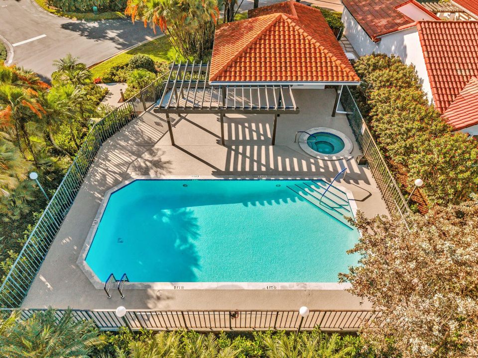 合同活跃: $650,000 (3 贝兹, 2 浴室, 1593 平方英尺)