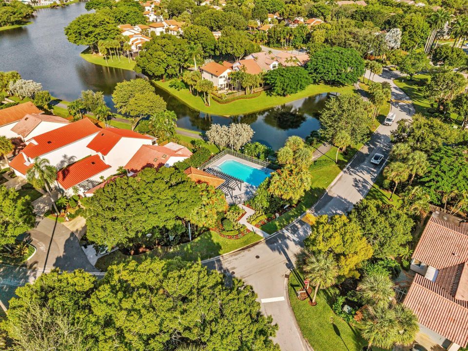 合同活跃: $650,000 (3 贝兹, 2 浴室, 1593 平方英尺)