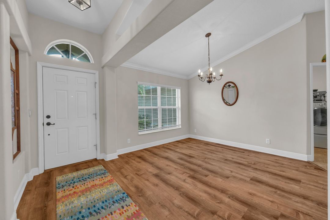 Activo con contrato: $425,000 (3 camas, 2 baños, 2226 Pies cuadrados)