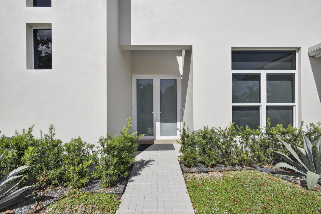 For Sale: $1,695,000 (5 beds, 4 baths, 3978 Square Feet)