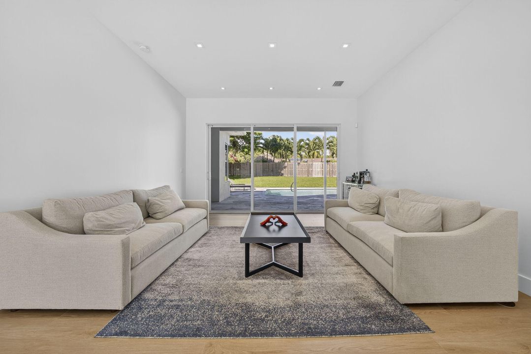 For Sale: $1,695,000 (5 beds, 4 baths, 3978 Square Feet)