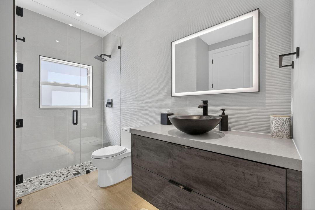 For Sale: $1,695,000 (5 beds, 4 baths, 3978 Square Feet)