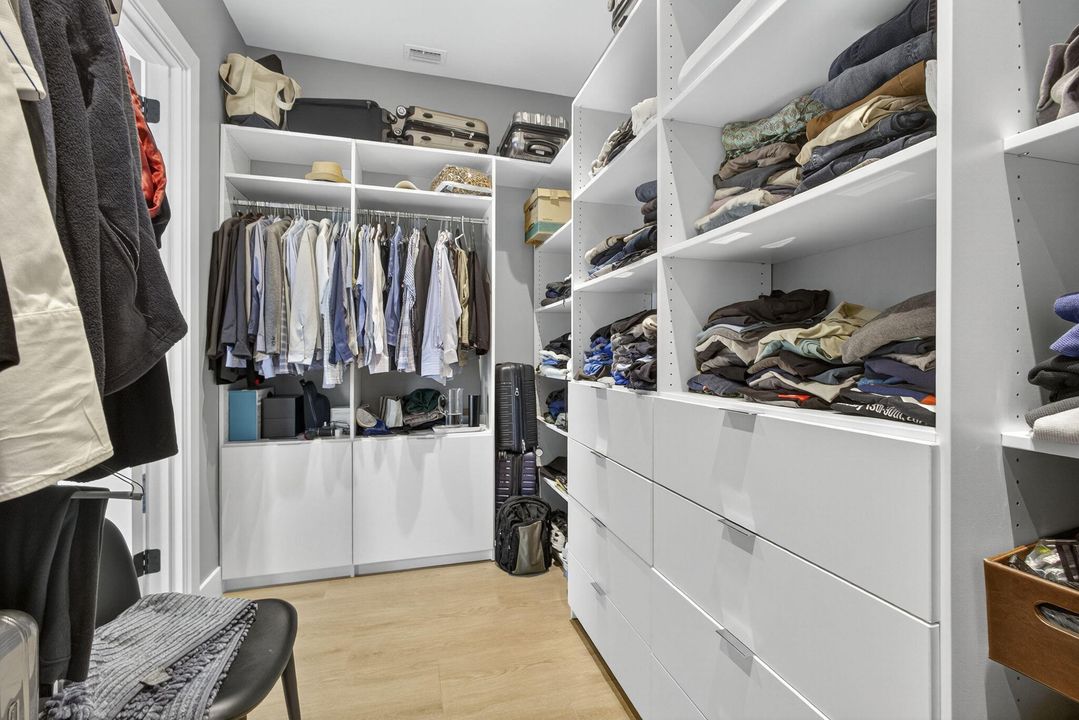 For Sale: $1,695,000 (5 beds, 4 baths, 3978 Square Feet)