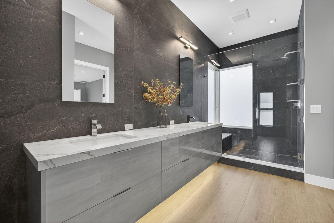 For Sale: $1,695,000 (5 beds, 4 baths, 3978 Square Feet)