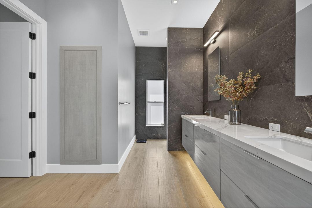 For Sale: $1,695,000 (5 beds, 4 baths, 3978 Square Feet)