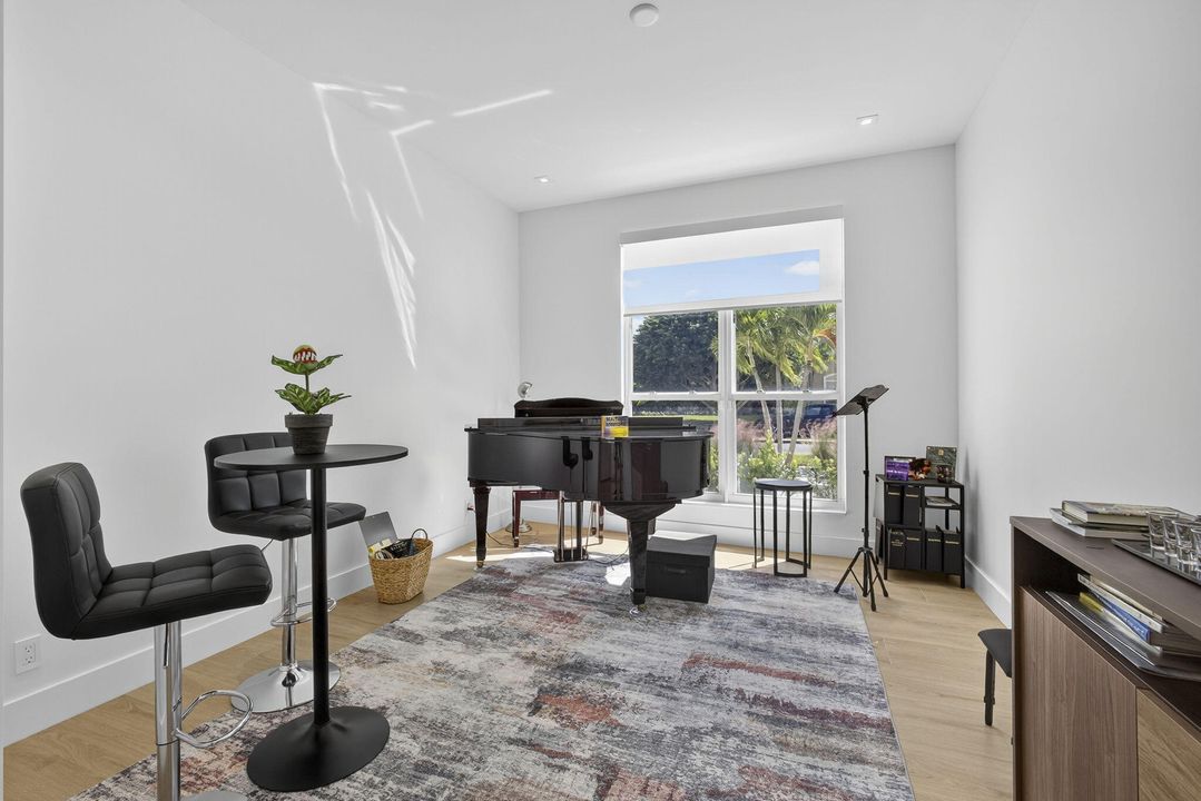 For Sale: $1,695,000 (5 beds, 4 baths, 3978 Square Feet)