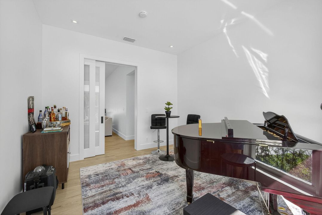 For Sale: $1,695,000 (5 beds, 4 baths, 3978 Square Feet)