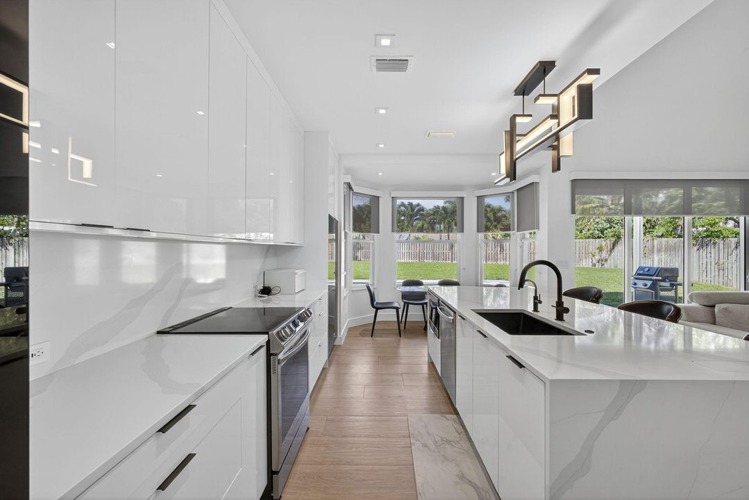 For Sale: $1,695,000 (5 beds, 4 baths, 3978 Square Feet)