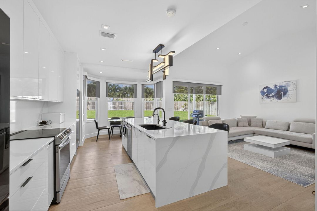 For Sale: $1,695,000 (5 beds, 4 baths, 3978 Square Feet)