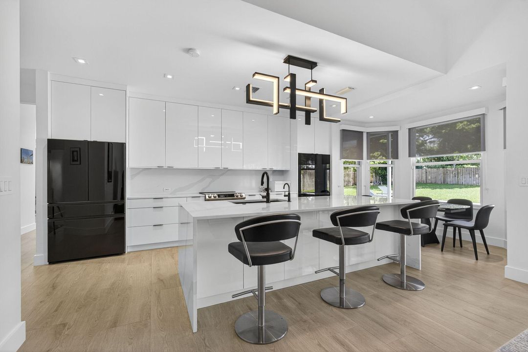 For Sale: $1,695,000 (5 beds, 4 baths, 3978 Square Feet)