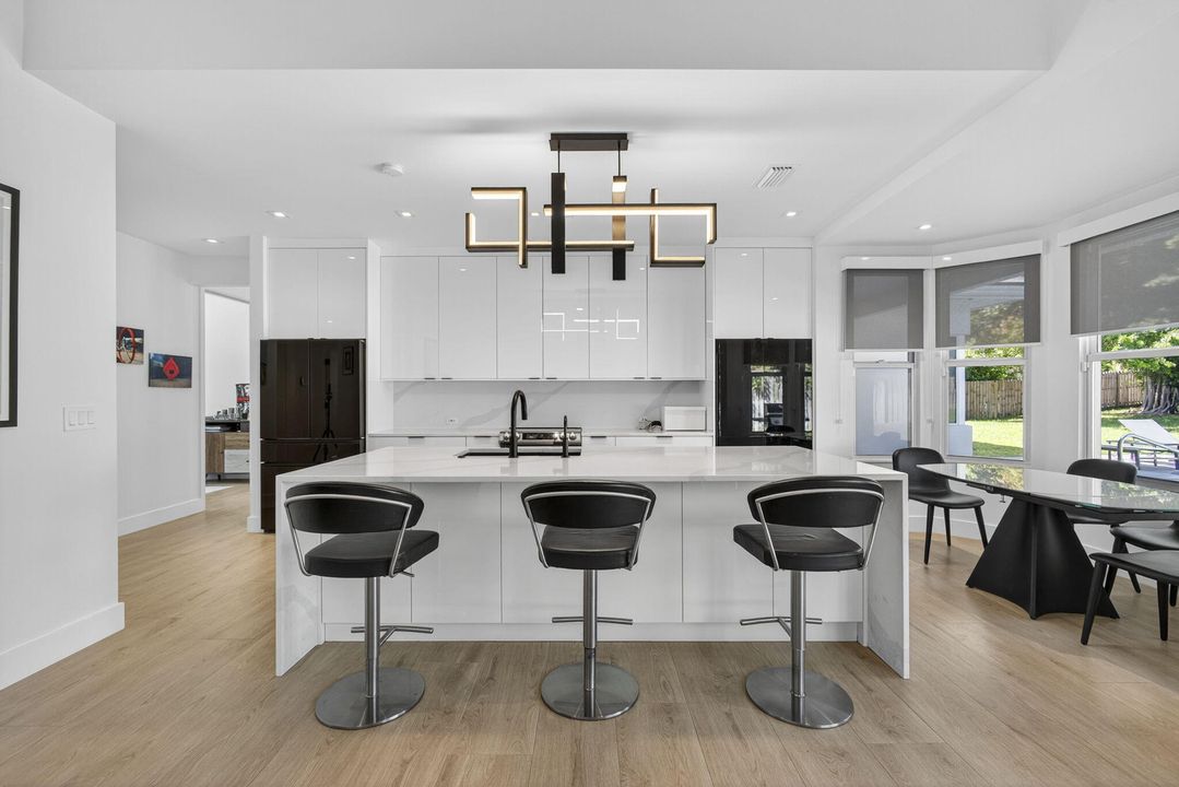 For Sale: $1,695,000 (5 beds, 4 baths, 3978 Square Feet)