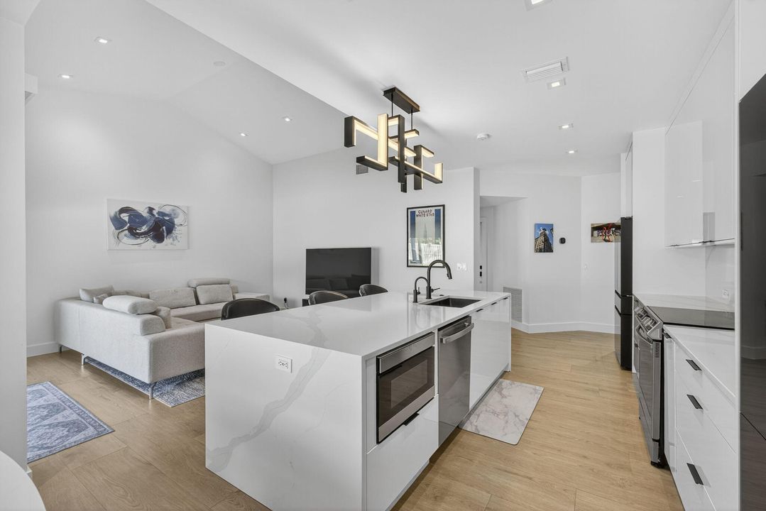 For Sale: $1,695,000 (5 beds, 4 baths, 3978 Square Feet)