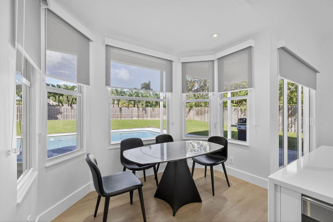 For Sale: $1,695,000 (5 beds, 4 baths, 3978 Square Feet)