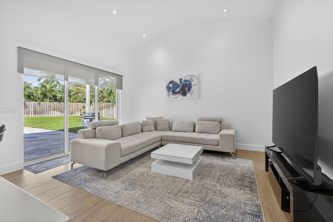 For Sale: $1,695,000 (5 beds, 4 baths, 3978 Square Feet)